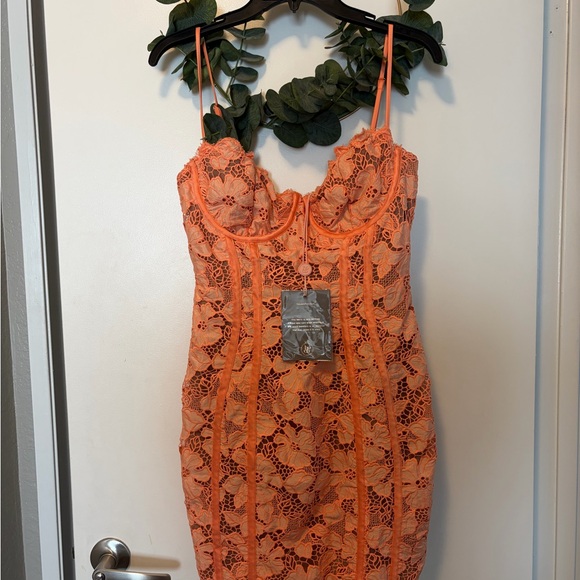 House of CB Dresses & Skirts - House of CB Ilayda Lace Dress in Orange NWT M Tall Fuller Bust